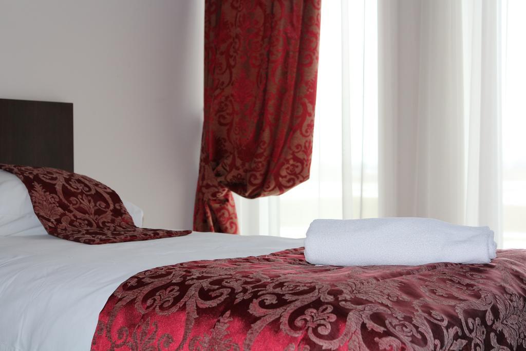 Rezidencija Grizulo Ratai Guest House Sasnava Rom bilde